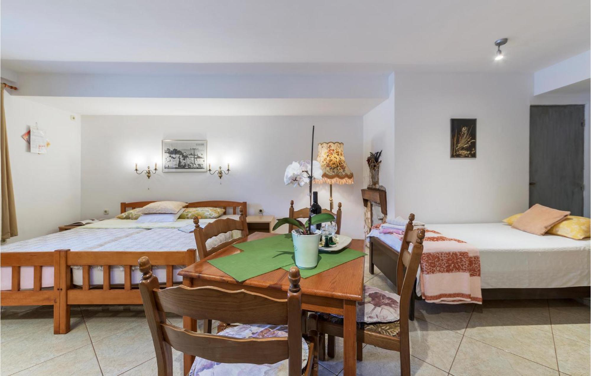 Awesome Studio In Pula With Wifi Экстерьер фото