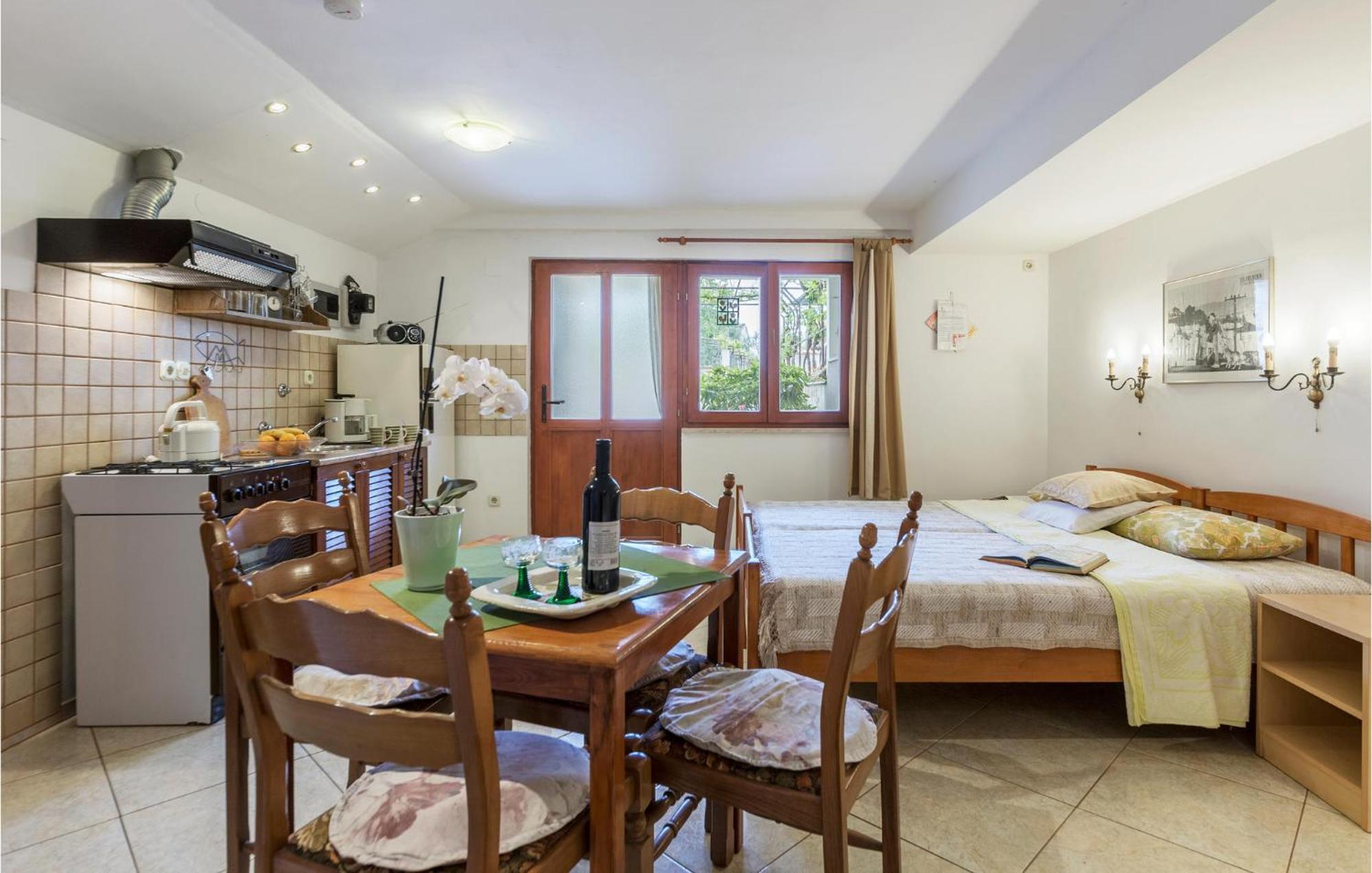 Awesome Studio In Pula With Wifi Экстерьер фото