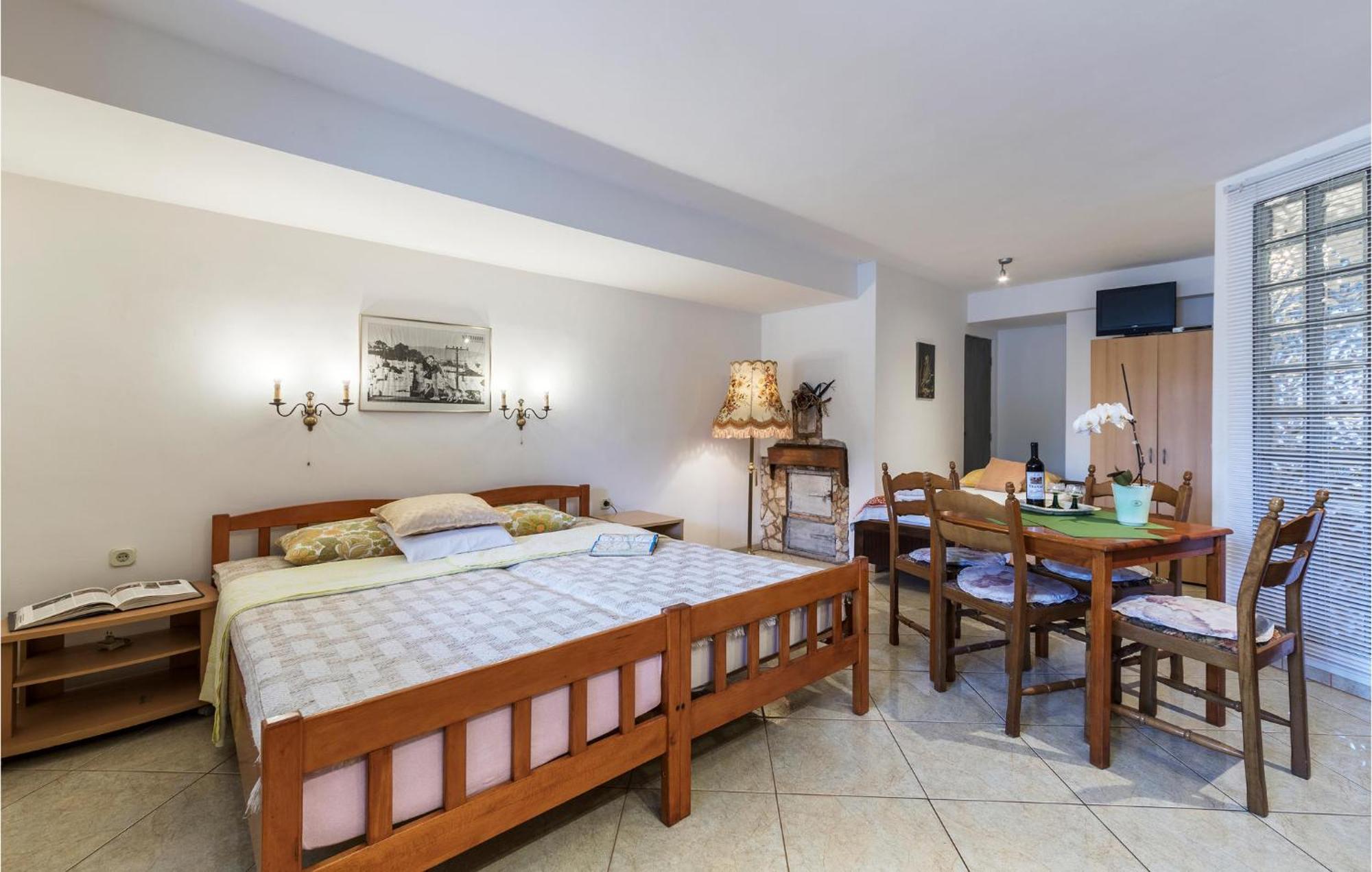 Awesome Studio In Pula With Wifi Экстерьер фото