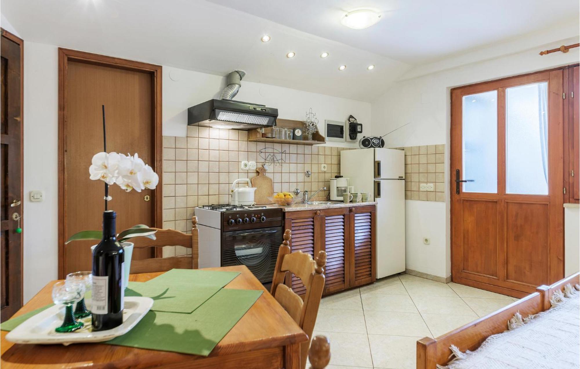 Awesome Studio In Pula With Wifi Экстерьер фото